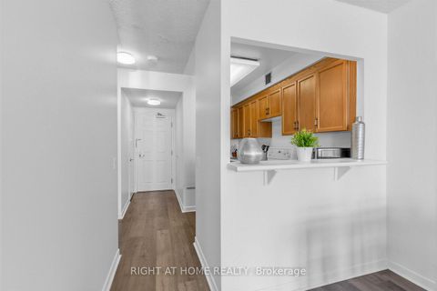 Photo 7 at 804 - 284 Bloor Street W, Annex, Toronto