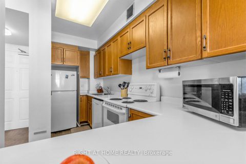 Photo 8 at 804 - 284 Bloor Street W, Annex, Toronto