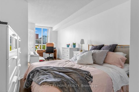 Photo 13 at 804 - 284 Bloor Street W, Annex, Toronto