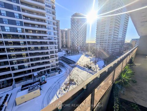 Photo 4 at 607 - 80 Quebec Avenue, High Park North, Toronto