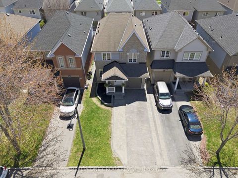 Photo 2 at 910 Taggart Crescent, Pinecrest, Oshawa