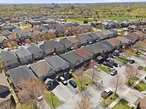 Photo 3 at 910 Taggart Crescent, Pinecrest, Oshawa