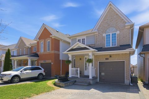 Photo 6 at 910 Taggart Crescent, Pinecrest, Oshawa