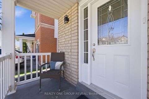 Photo 8 at 910 Taggart Crescent, Pinecrest, Oshawa