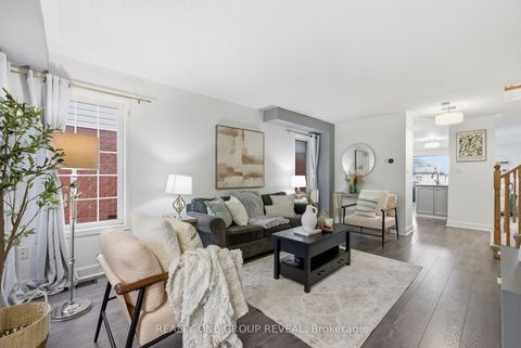 Photo 10 at 910 Taggart Crescent, Pinecrest, Oshawa