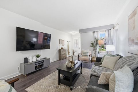 Photo 12 at 910 Taggart Crescent, Pinecrest, Oshawa