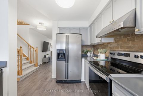 Photo 15 at 910 Taggart Crescent, Pinecrest, Oshawa