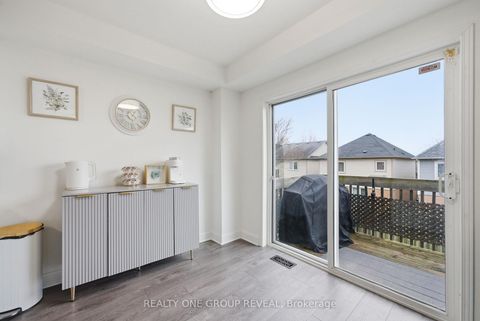 Photo 17 at 910 Taggart Crescent, Pinecrest, Oshawa