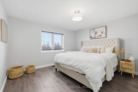 Photo 20 at 910 Taggart Crescent, Pinecrest, Oshawa