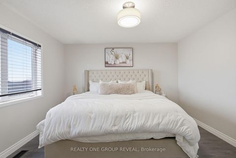 Photo 21 at 910 Taggart Crescent, Pinecrest, Oshawa