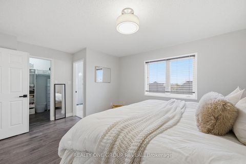 Photo 22 at 910 Taggart Crescent, Pinecrest, Oshawa