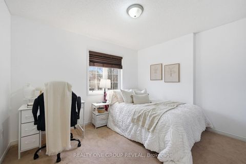 Photo 23 at 910 Taggart Crescent, Pinecrest, Oshawa