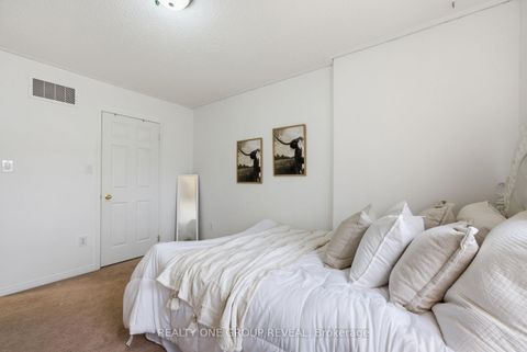 Photo 26 at 910 Taggart Crescent, Pinecrest, Oshawa