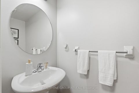 Photo 29 at 910 Taggart Crescent, Pinecrest, Oshawa