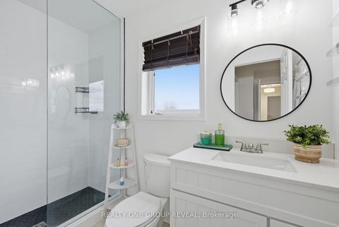 Photo 30 at 910 Taggart Crescent, Pinecrest, Oshawa