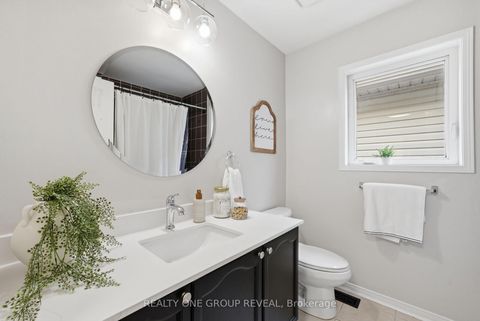 Photo 31 at 910 Taggart Crescent, Pinecrest, Oshawa