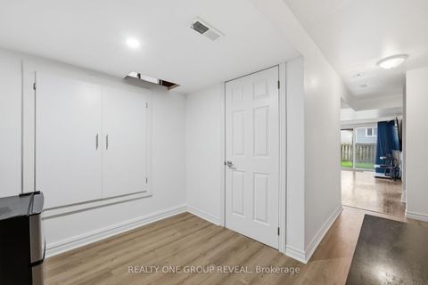 Photo 37 at 910 Taggart Crescent, Pinecrest, Oshawa
