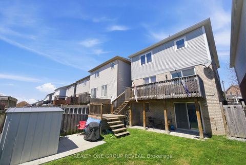 Photo 40 at 910 Taggart Crescent, Pinecrest, Oshawa