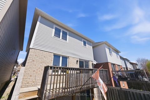 Photo 42 at 910 Taggart Crescent, Pinecrest, Oshawa