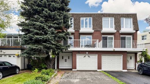 Photo 2 at 41 Chipwood Crescent, Pleasant View, Toronto
