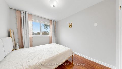 Photo 28 at 41 Chipwood Crescent, Pleasant View, Toronto
