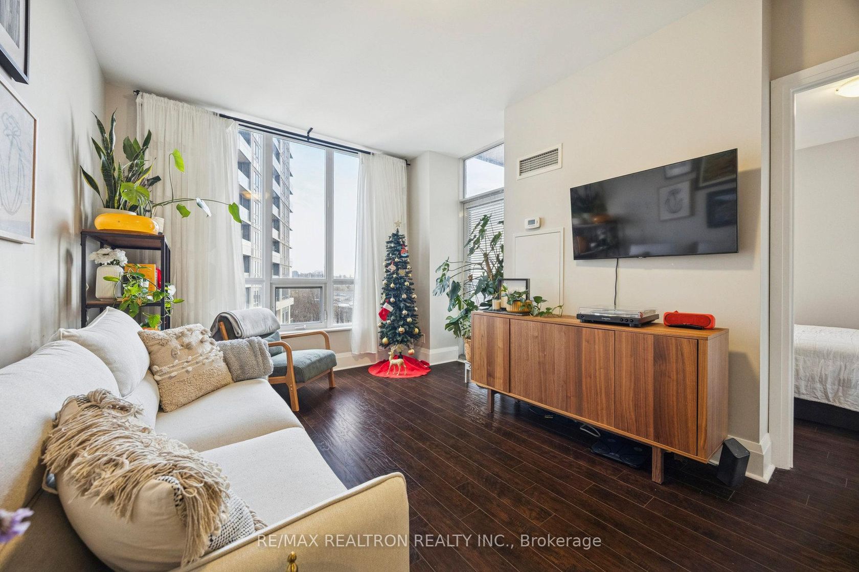 323 - 100 Harrison Garden Boulevard, Willowdale East, Toronto 