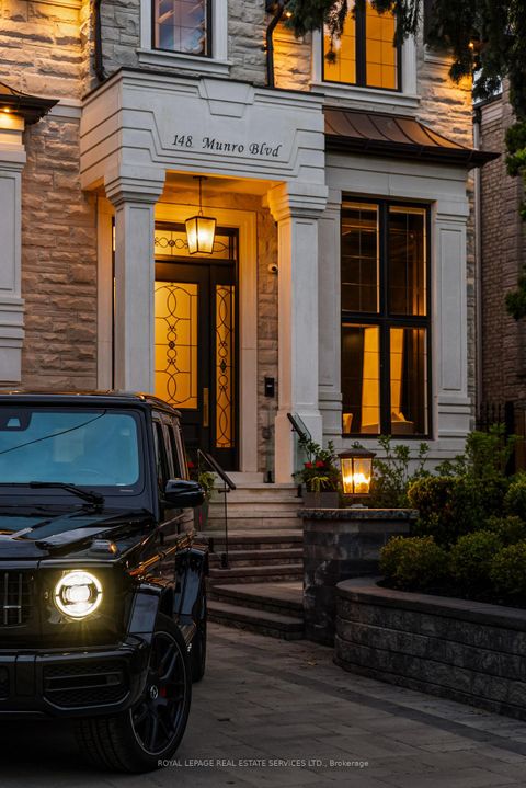 Photo 1 at 148 Munro Boulevard, Windfields, Toronto