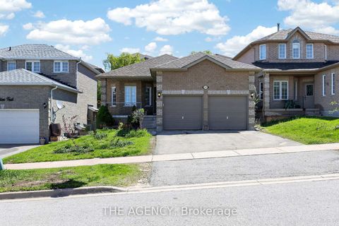 Photo 1 at 21 Silver Trail, Ardagh, Barrie