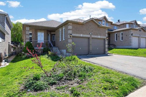 Photo 2 at 21 Silver Trail, Ardagh, Barrie