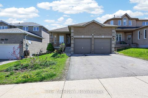 Photo 3 at 21 Silver Trail, Ardagh, Barrie