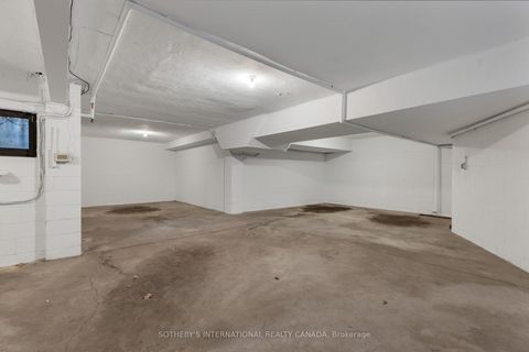 Photo 31 at 38 Edenbrook Hill, Humber Valley, Toronto
