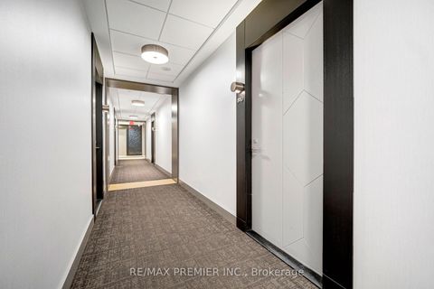 Photo 4 at 810 - 2 Old Mill Drive, Swansea, Toronto