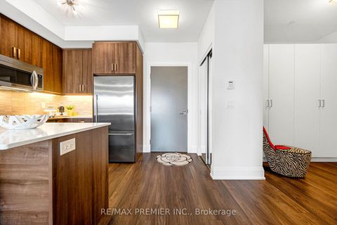 Photo 5 at 810 - 2 Old Mill Drive, Swansea, Toronto