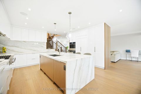Photo 7 at 59 Estate Garden Drive, Oak Ridges, Richmond Hill