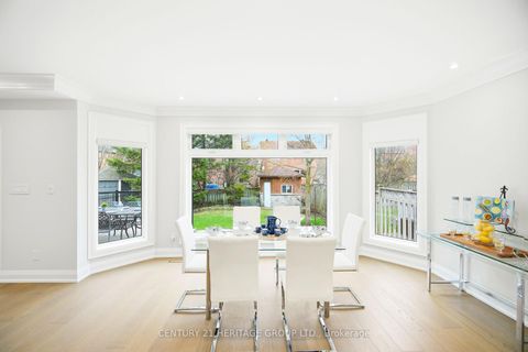 Photo 8 at 59 Estate Garden Drive, Oak Ridges, Richmond Hill
