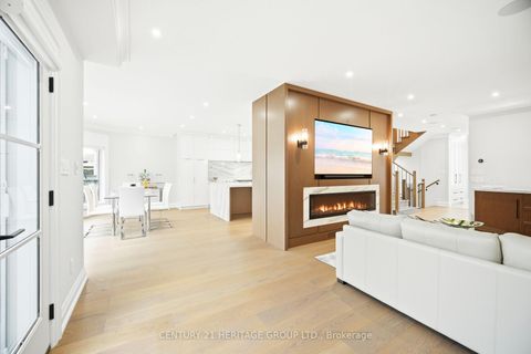 Photo 11 at 59 Estate Garden Drive, Oak Ridges, Richmond Hill