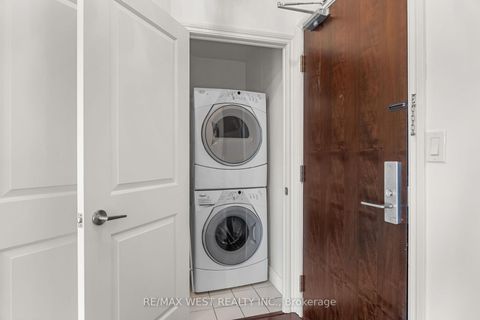 Photo 4 at 511 - 25 Earlington Avenue, Kingsway South, Toronto