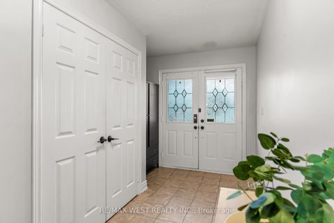 Photo 3 at 284 Monte Carlo Drive, Sonoma Heights, Vaughan
