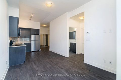 Photo 2 at 314 - 3700 Highway 7 Road, Vaughan Corporate Centre, Vaughan