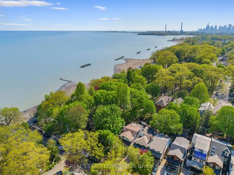 Photo 2 at 4 Silver Birch Avenue, The Beaches, Toronto