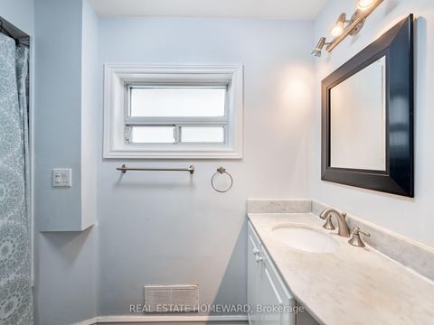 Photo 10 at 4 Silver Birch Avenue, The Beaches, Toronto