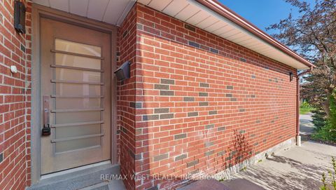 Photo 1 at 48 Gray Crescent, North Richvale, Richmond Hill