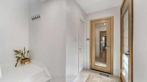 Photo 3 at 48 Gray Crescent, North Richvale, Richmond Hill