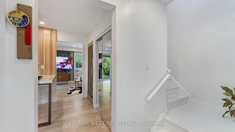 Photo 6 at 48 Gray Crescent, North Richvale, Richmond Hill