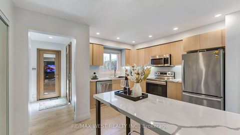 Photo 9 at 48 Gray Crescent, North Richvale, Richmond Hill