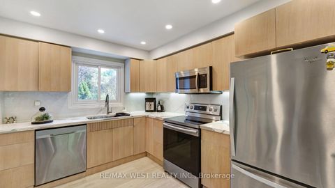 Photo 11 at 48 Gray Crescent, North Richvale, Richmond Hill