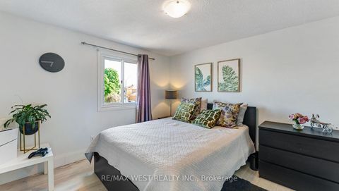 Photo 15 at 48 Gray Crescent, North Richvale, Richmond Hill
