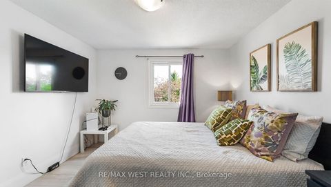 Photo 16 at 48 Gray Crescent, North Richvale, Richmond Hill