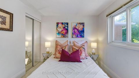 Photo 17 at 48 Gray Crescent, North Richvale, Richmond Hill