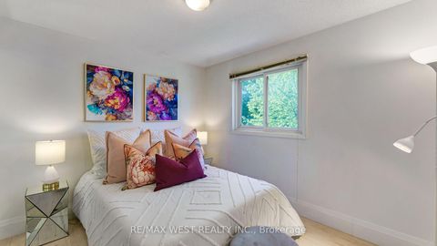 Photo 18 at 48 Gray Crescent, North Richvale, Richmond Hill